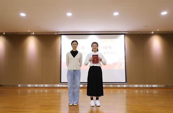 说明: 大媒记者  朱依琦 10.9   朗诵比赛   (1)