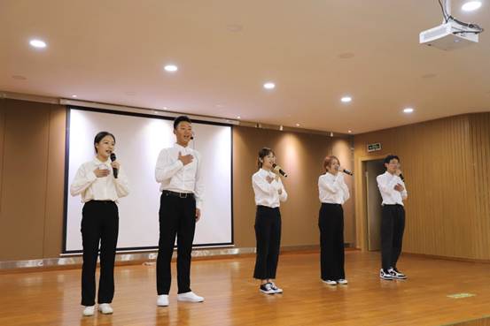 说明: 大媒记者  朱依琦 10.9   朗诵比赛   (13)